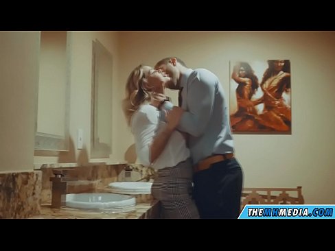 ❤️ Блондинка сени коомдук дааратканада азгырып жатканда ❌  Секс боюнча бизде ❌❤